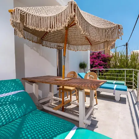 Luxury Alexandros Perissa (Santorini)